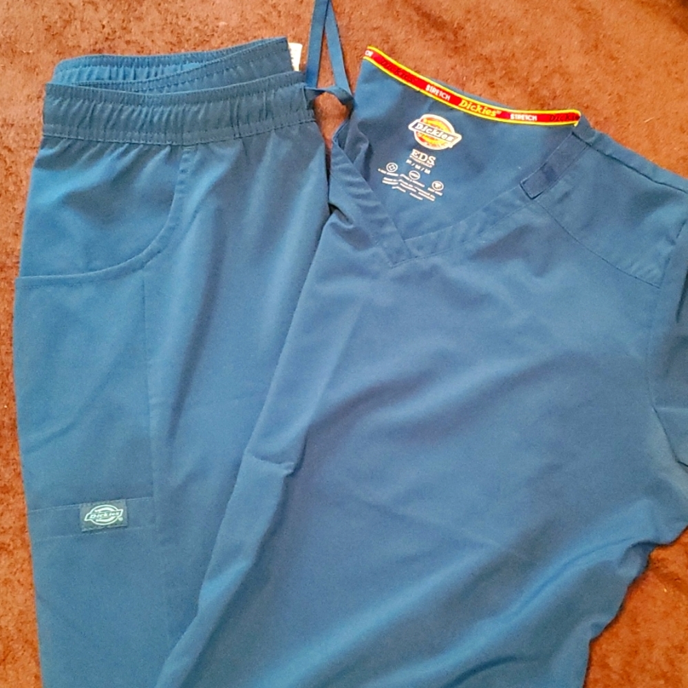 Scrub set